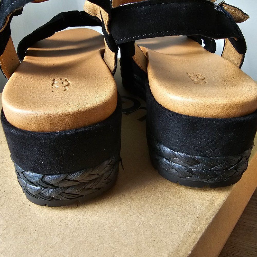 NEW IN BOX UGG NEUSCH BLACK GENUINE LEATHER PLATFORM SANDALS SIZE 9.5 - Picture 10 of 16